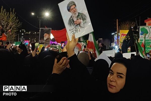 حضور دانش‌آموزان و فرهنگیان فشافویه در آیین‌های شبانه؛ نمایش بصیرت و تجدید میثاق با آرمان‌های شهدا