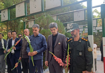 هنرمندان و خبرنگاران در مسیر بازخوانی مقاومت در کارخانه‌های اراک