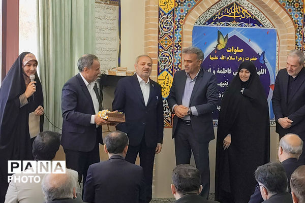 وزیر آموزش و پرورش میهمان دانش‌آموزان مدرسه شاهد دالکی