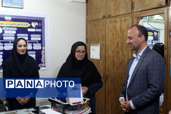 بزرگداشت مقام معلمان در مدارس گلوگاه 