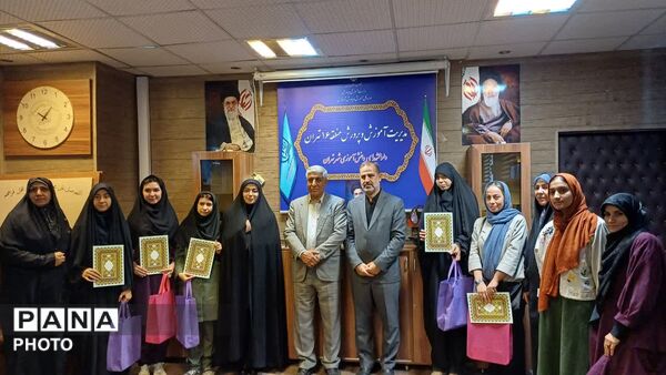 تجلیل از برگزیدگان مسابقات فرهنگی و هنری و پرسش مهر ریاست جمهوری منطقه ۱۶ شهر تهران