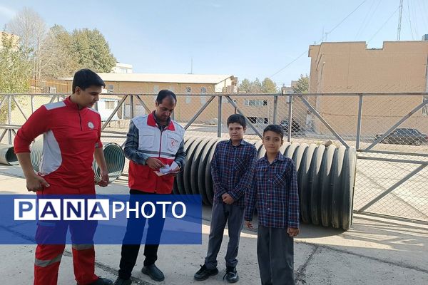 بازدید دانش‌آموزان دبستان علامه طباطبایی از جمعیت هلال‌احمر پیشوا