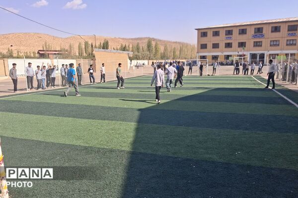 شور و هیجان در میدان؛ جام مهر ایران در مدارس فیروزکوه