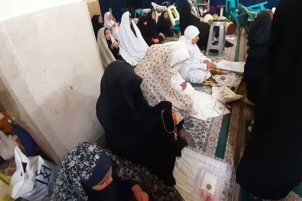 اقامه نماز جماعت دانش‌آموزان در مسجد