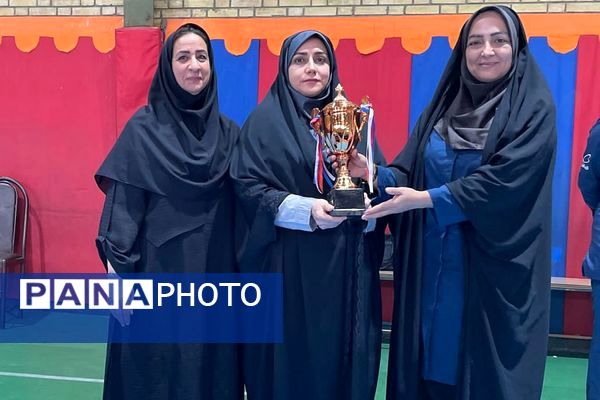 تقدیر از تیم های برتر مسابقات والیبال استانی شهرستانهای تهران در ری یک