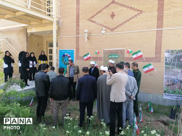نهال کاری در فاروج به یاد دانش‌آموزان میناب 