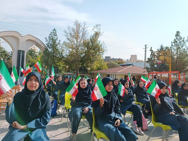 برگزاری جشن جوانه‌ها در دبیرستان آرمینه مصلی نژاد ناحیه ۶ مشهد