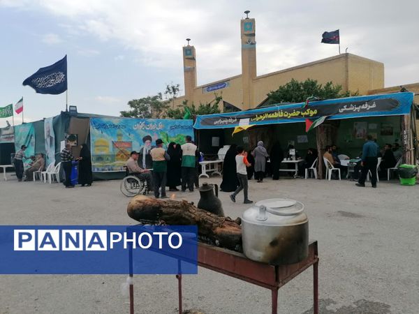 جلوه‌های از عاشقی زائرین و خادمیاران در موکب حضرت فاطمه زهرا (س) 