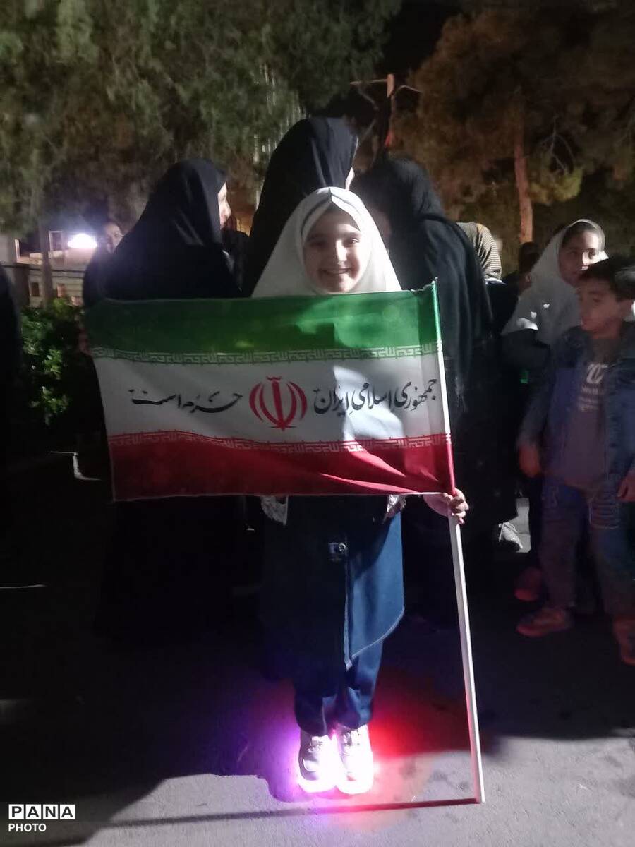 حضور دانش آموزان و فرهنگیان تفتی در چهلم شهدای میناب