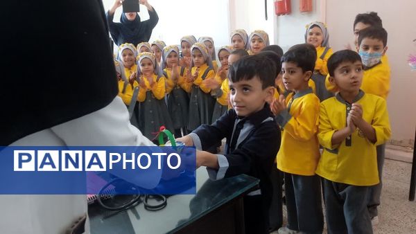 قدردانی از کارکنان خانه‌های بهداشت روستای فدافن در روز پرستار