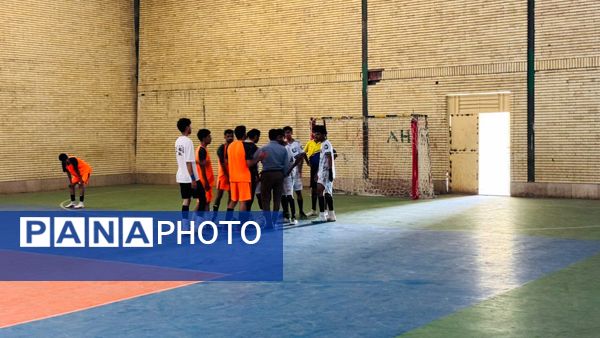 قهرمانی علامه محمدتقی گرو در مسابقات فوتسال سالگرد پیروزی انقلاب در سندرک