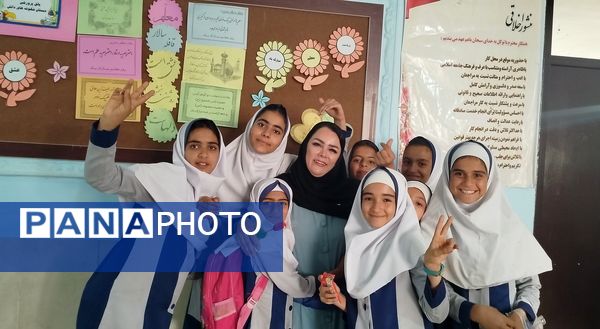 زنگ سپاس معلم در دبستان شکوفه‌های دانش لردگان