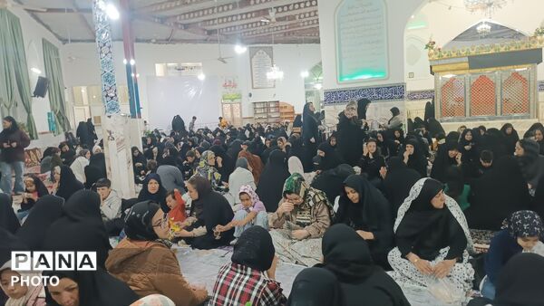  سفره های ساده افطار در امامزاده سید محمد (ع) کاشمر 