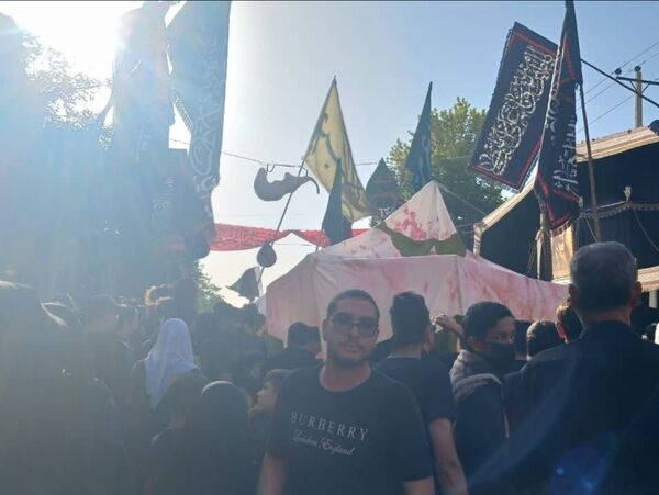 اجتماع عظیم عاشقان حسینی در مراسم خیمه سوزان