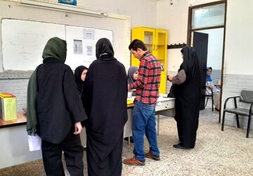 هدایت تحصیلی دانش آموزان پایه نهم دبیرستان میثاق منطقه تبادکان مشهد