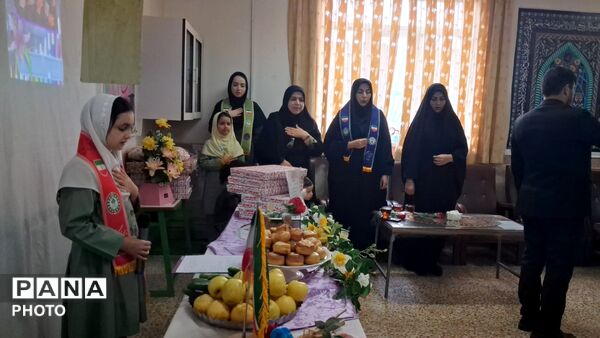 آیین سپاس معلم در مدرسه تمام تشکیلاتی سمیه منطقه مهربان 