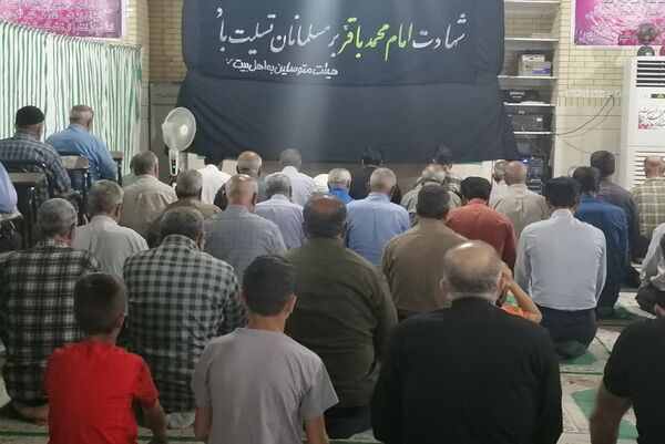 مراسم قرائت دعای کمیل در شب شهادت امام پنجم شیعیان در شهر بانش