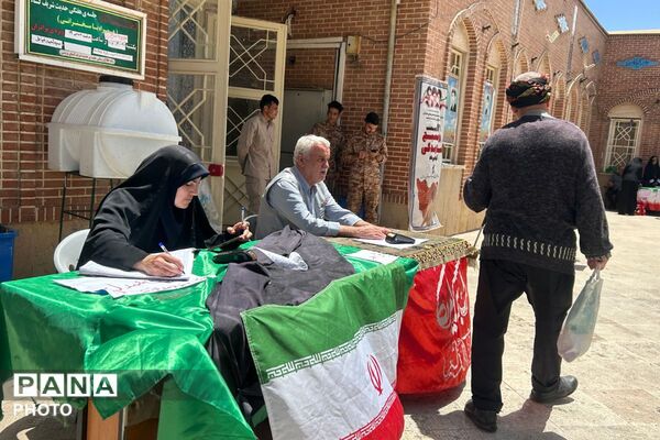برپایی میز خدمت و ایستگاه پایش سلامتی توسط مراقبین سلامت مدارس