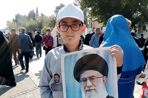 طنین حماسه در گام‌های دانش‌ آموزی