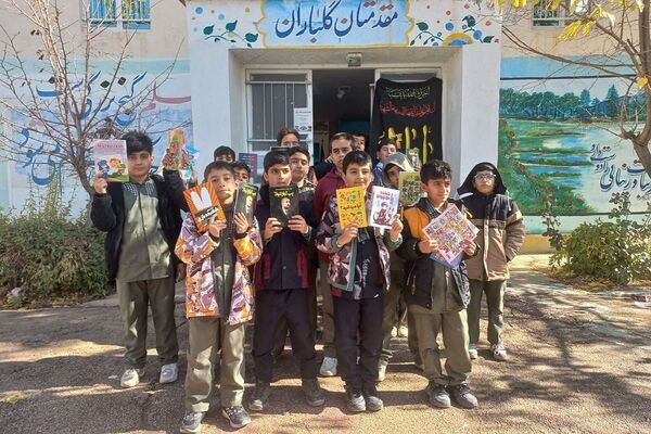 انس باکتاب و کتاب‌خوانی مدرسه باقرالعلوم شهرستان فیروزکوه