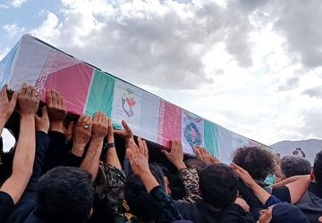 استقبال مردم ولایت مدار منطقه‌ی میانکوه از پیکر مطهر شهید نظری