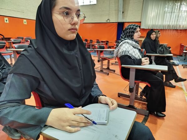 مراسم آغاز سال تحصیلی جدید ویژه دانش‌آموزان ورودی دهم در دبیرستان نمونه محبی نیشابور