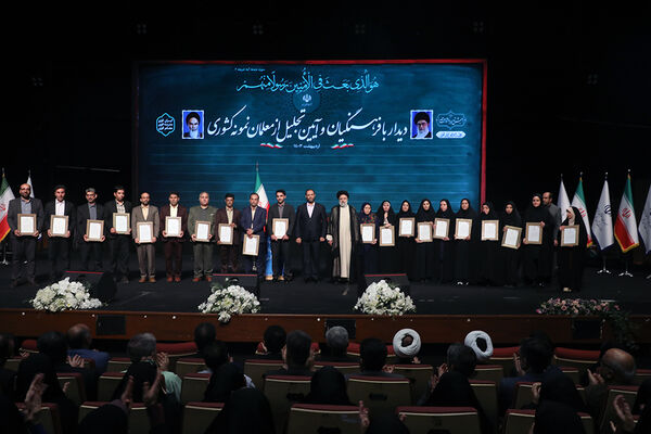 تجلیل از معلمان نمونه کشوری با حضور رئیس جمهوری
