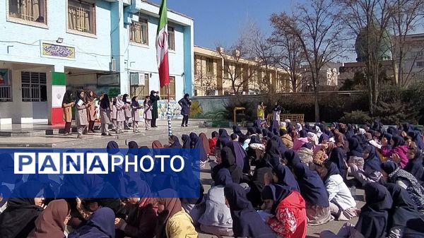 جشن اعیاد شعبانیه همزمان با دهه فجر در دبستان پنجم مهر ناحیه ۷ مشهد