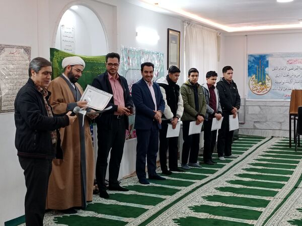 تجلیل از اعضای فعال بسیج دبیرستان نمونه آیت‌الله خامنه‌ای کاشمر