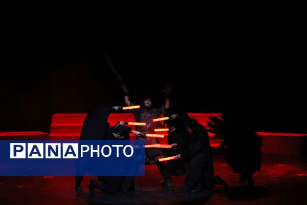 تئاتر «هیولاکش» روایتی نمایشی از شاهنامه در تالار بزرگ یزد