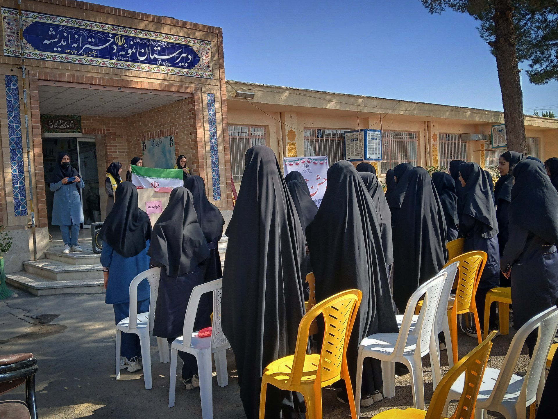 جشن جوانه ها در دبیرستان نمونه اندیشه 