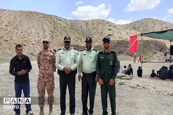 تعزیه خوانی در روز اربعین حسینی در جوار گلزار شهدای شهر بار نیشابور 