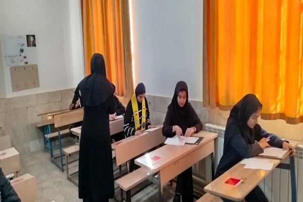  امتحانات ترم اول در دبیرستان دهنوی