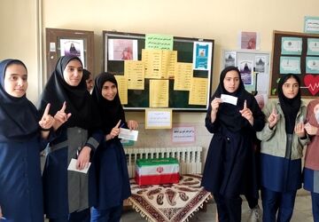 برگزاری انتخابات شورای دانش‌آموزی در دبیرستان سمیه لردگان
