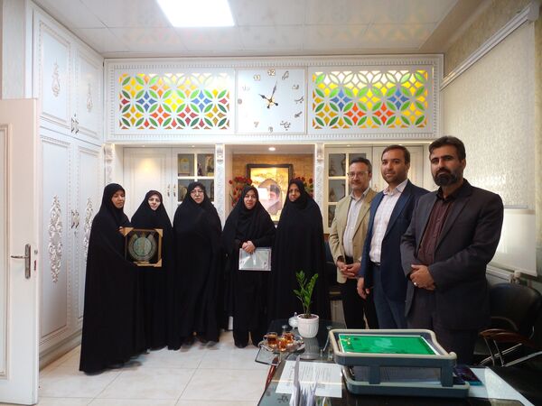 سپاس و قدردانی از زحماتش در دبیرستان مهشید مصلی نژاد ناحیه 6 مشهد