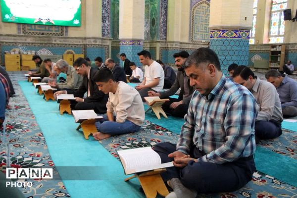 محفل جزء خوانی قرآن در امامزاده سید جعفر محمد یزد