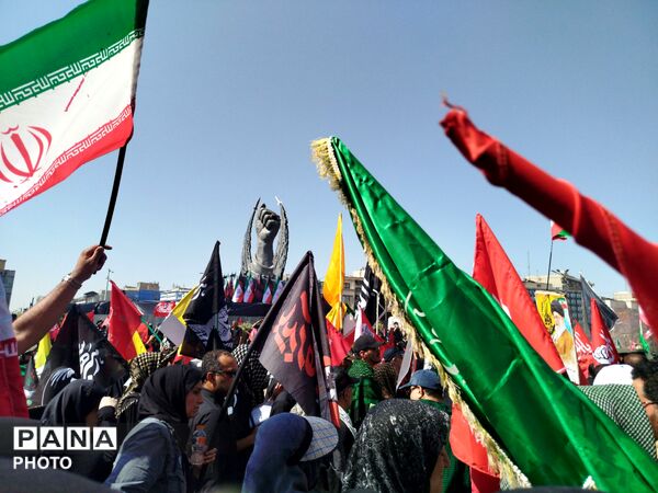 اتحاد و همبستگی مردم ایران در تشییع رهبر انقلاب 