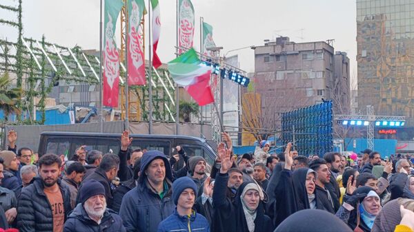 امشب آسمان در خیابان ها مى تابد