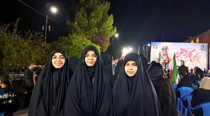 اجتماع دانش‌آموزان ناحیه یک یزد در سوگ اربعین امام شهید و شهدای مدرسه شجره طیبه