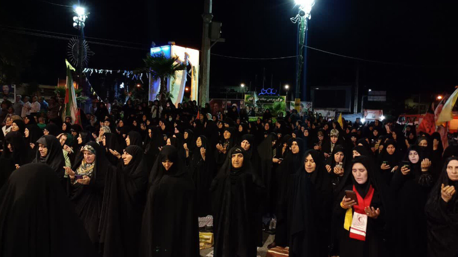 نود و هفت شب حضور حماسی و با شکوه مردم کوهدشت، در میدان امام خمینی(ره)