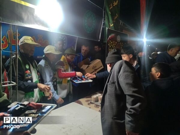 خدمت رسانی اعضای سازمان دانش‌آموزی استان سمنان به مردم در قالب پویش راویان و پیشتازان فتح