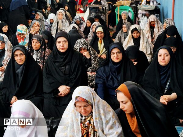 اقامه نمازجمعه با حضور فرهنگیان و دانش‌آموزان در گلوگاه