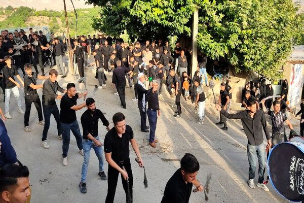 مراسم عزاداری و زنجیرزنی هیئات مذهبی شهر بار در روز تاسوعا حسینی 