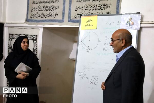  بازدید مدیرکل آموزش و پرورش استان یزد از کلاس‌های جهادی مسجد ملا اسماعیل 