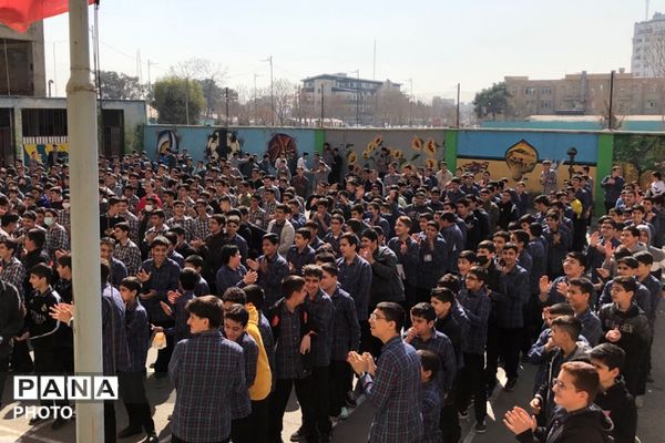 آیین سپاس مربی با حضور پیشتازان سازمان دانش آموزی در ناحیه دو شهرری 