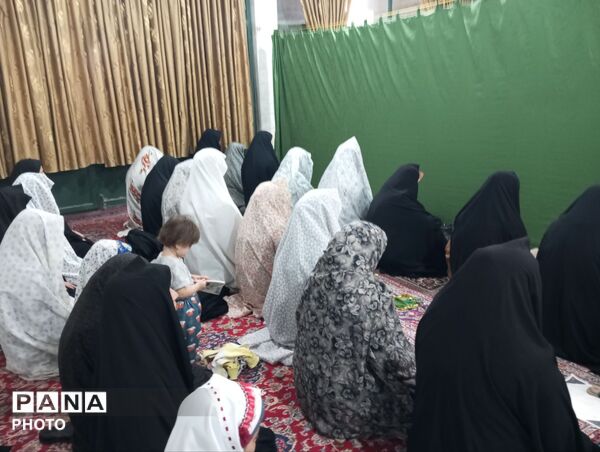 اقامه نماز جماعت همراه با افطاری در مسجد ابوالفضلی نیشابور 
