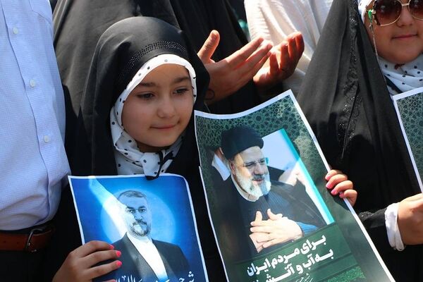 وداع با پیکر مطهر شهید حسین امیرعبدالهیان در شهرستان ری