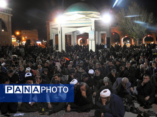 اجتماع بزرگ عزاداران شهدای خدمت در گلزار شهدای نیشابور