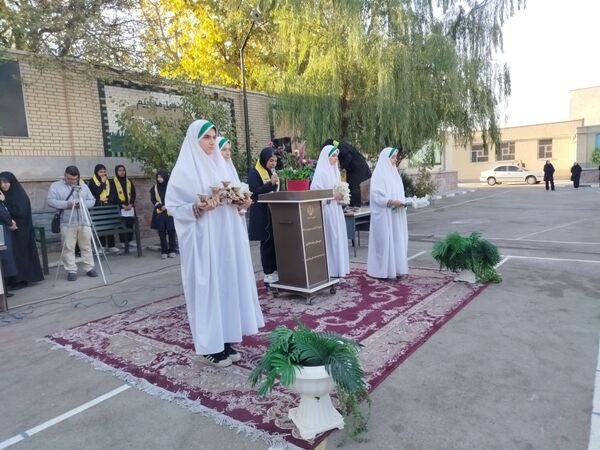 صبحگاه تمام تشکیلاتی دبیرستان تقی‌پور مراغه