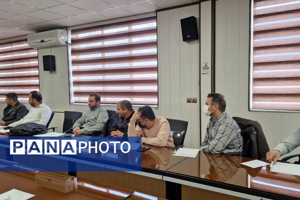 کارگاه توانمند سازی دبیران تفکر و سبک زندگی در فشافویه با محوریت ارتقای مهارت های آموزشی